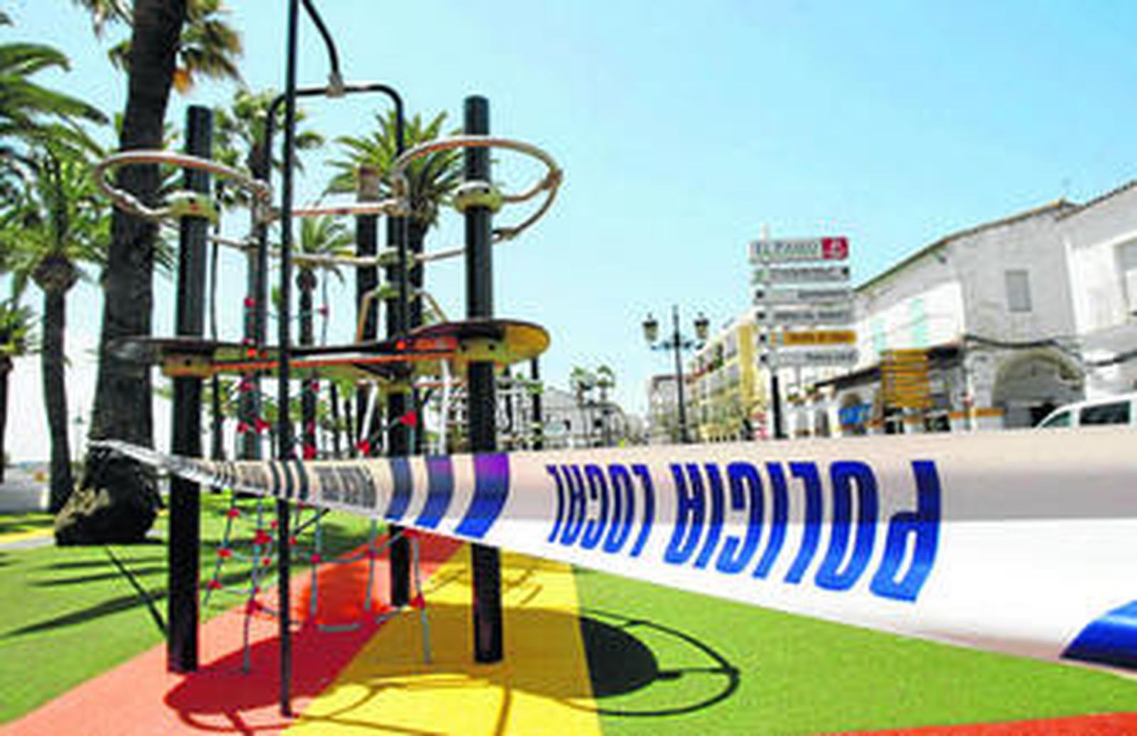 La zona de juegos se encontraba ayer precintada a la espera de que se solucione el problema.