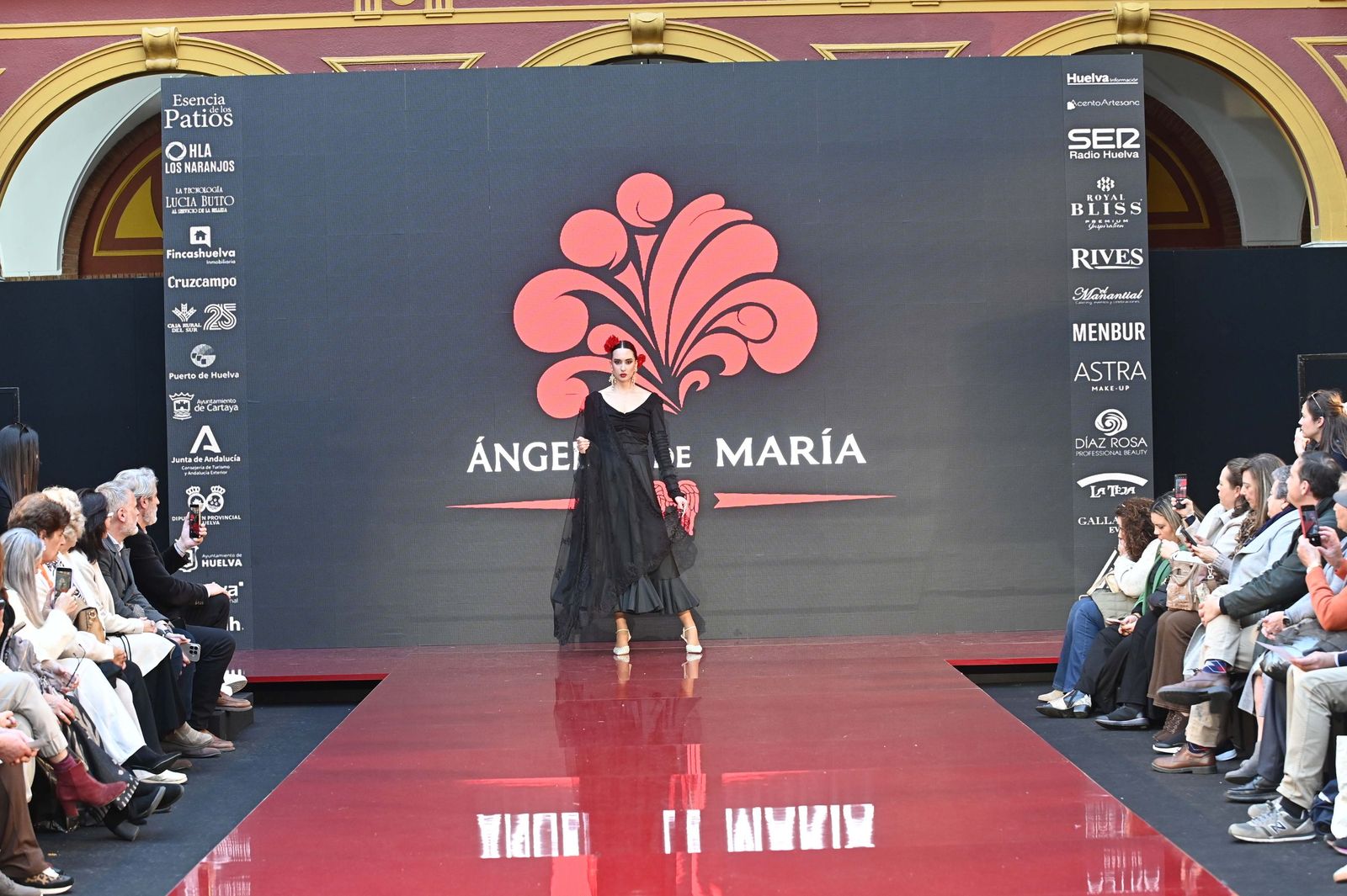 Huelva Flamenca 2026: Desfile de Ángeles de María