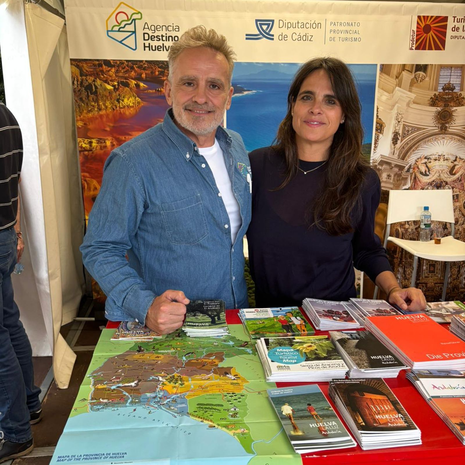 La directora de la Agencia Destino Huelva, Marian Gómez, en el stand de la agencia.
