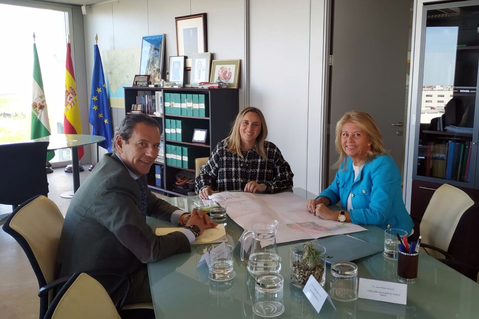 De izquierda a derecha, Rafael Merino, Marifrán Carazo y Ángeles Muñoz.