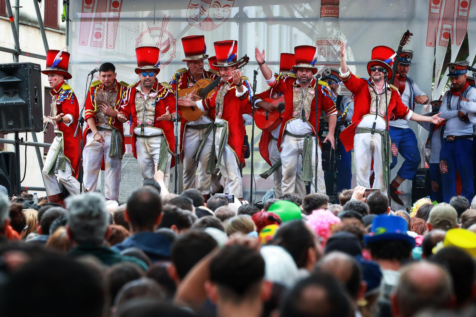 Las mejores imágenes del primer domingo del Carnaval de Cádiz