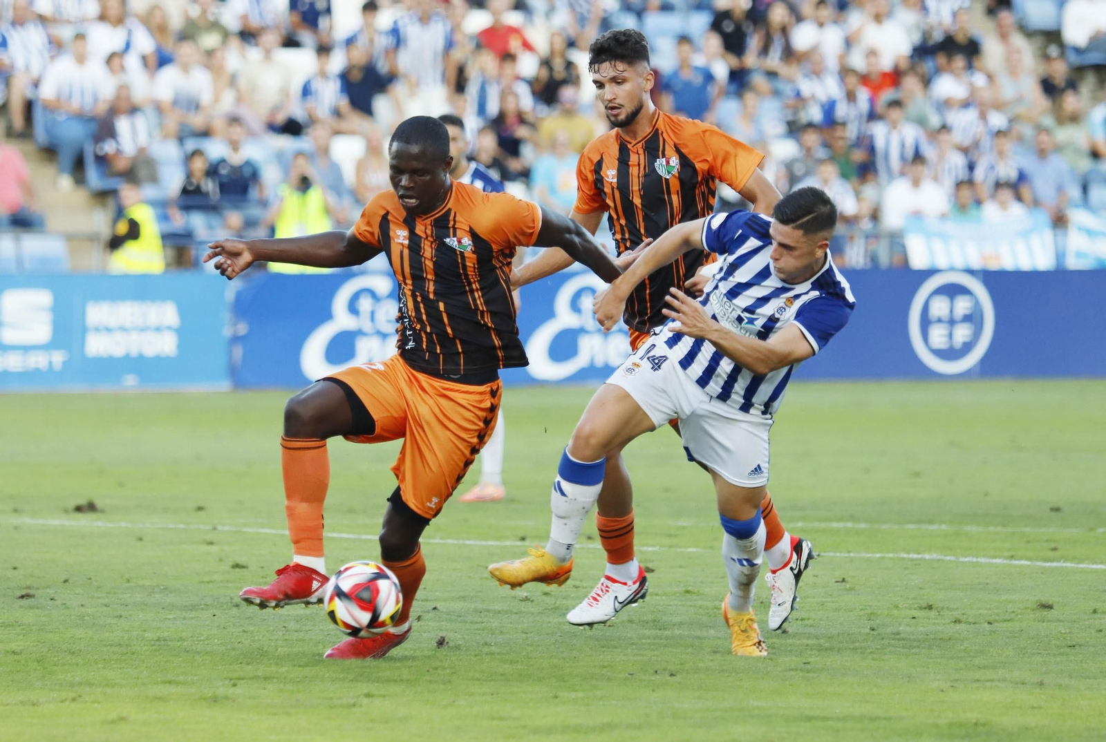 Imágenes del encuentro entre el Recreativo de Huelva y el Antequera CF