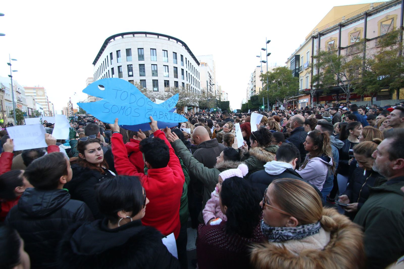 Las imágenes de los 5 minutos de silencio por Gabriel en Puerta Purchena