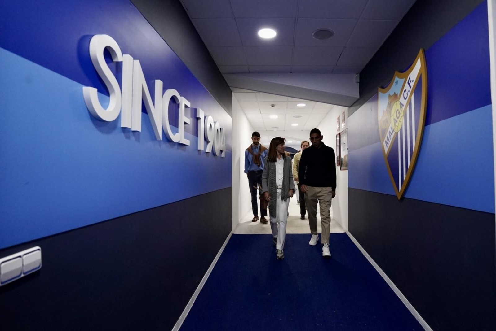 Visita del Ayuntamiento a La Rosaleda. Visita del Ayuntamiento a La Rosaleda.
