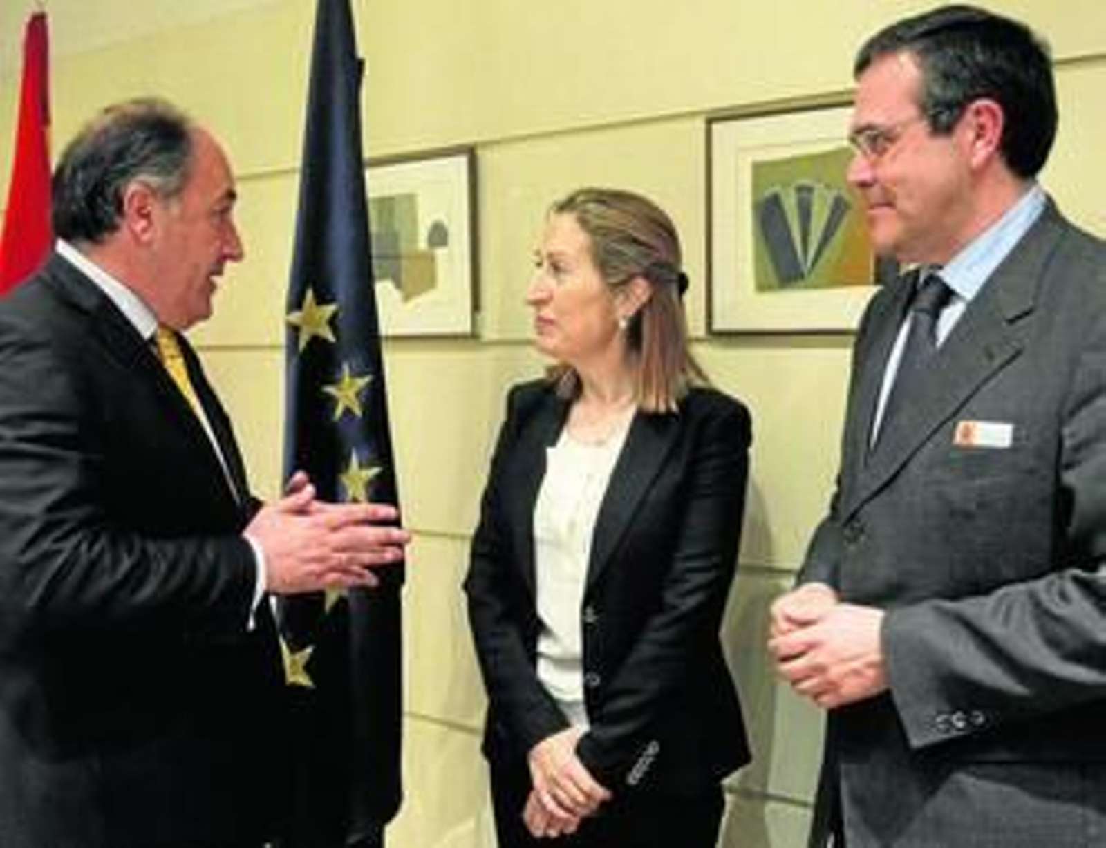 Un instante de la conversación entre José Ignacio Landaluce, Ana Pastor y Carlos Fenoy.