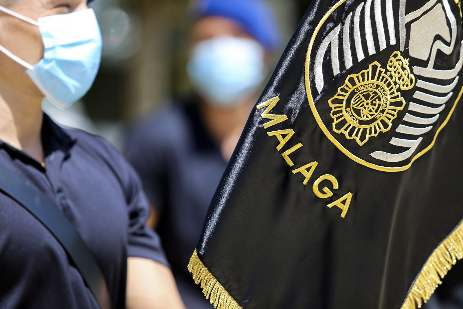 Fotos de la escultura que rinde homenaje a los policías fallecidos en Málaga