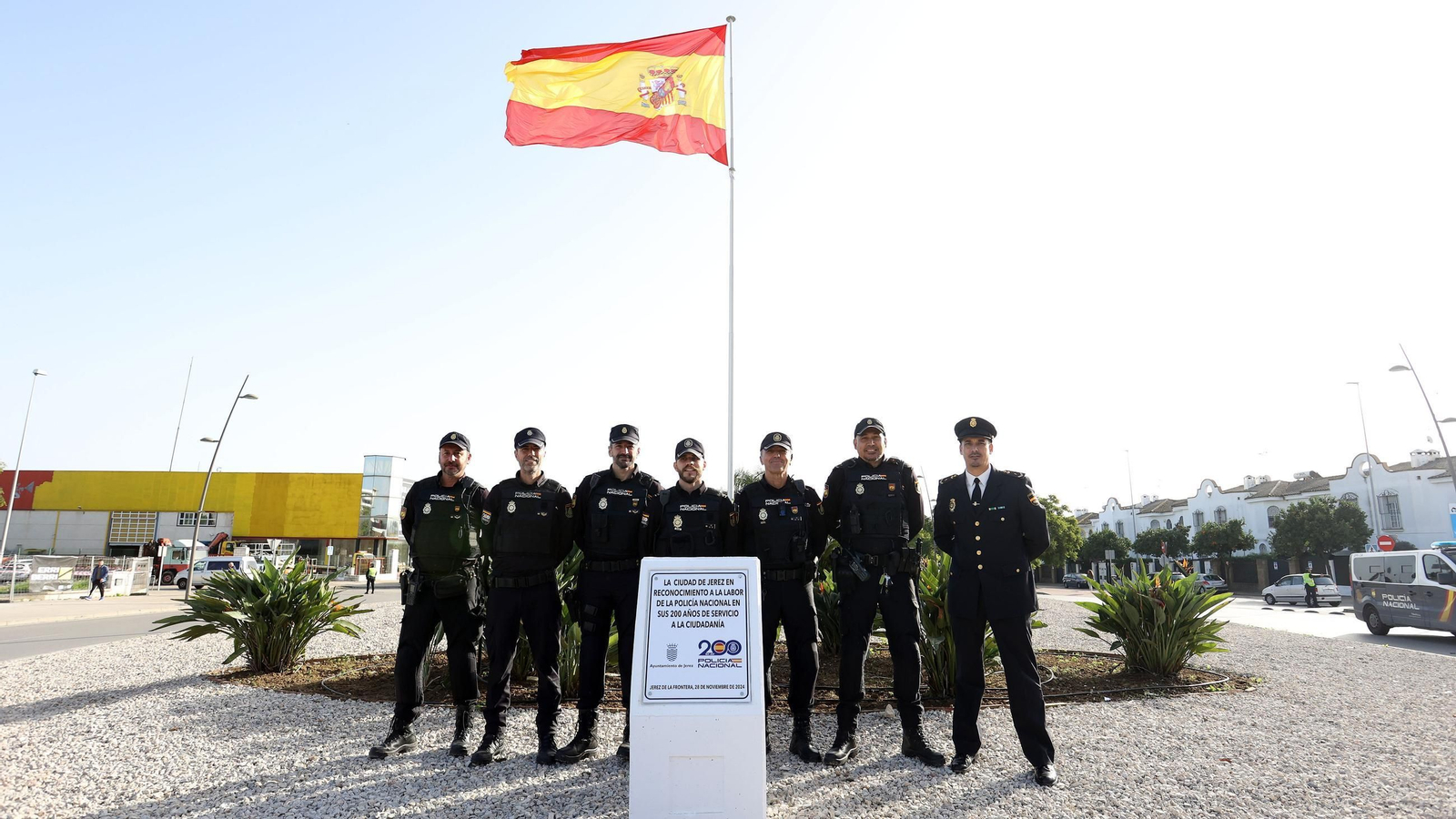 Imágenes de la inauguración de la rotonda de la Policía Nacional en Jerez