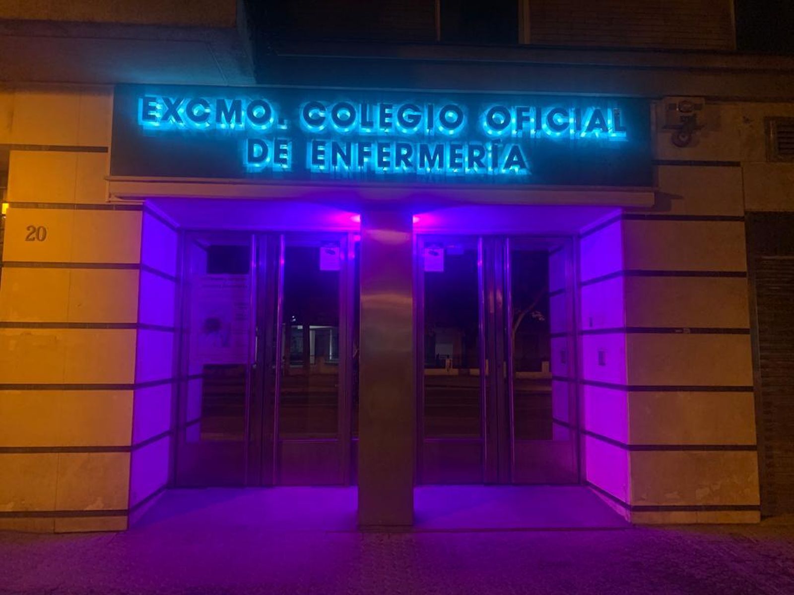 La fachada principal de la sede del Colegio de Enfermería de Sevilla.
