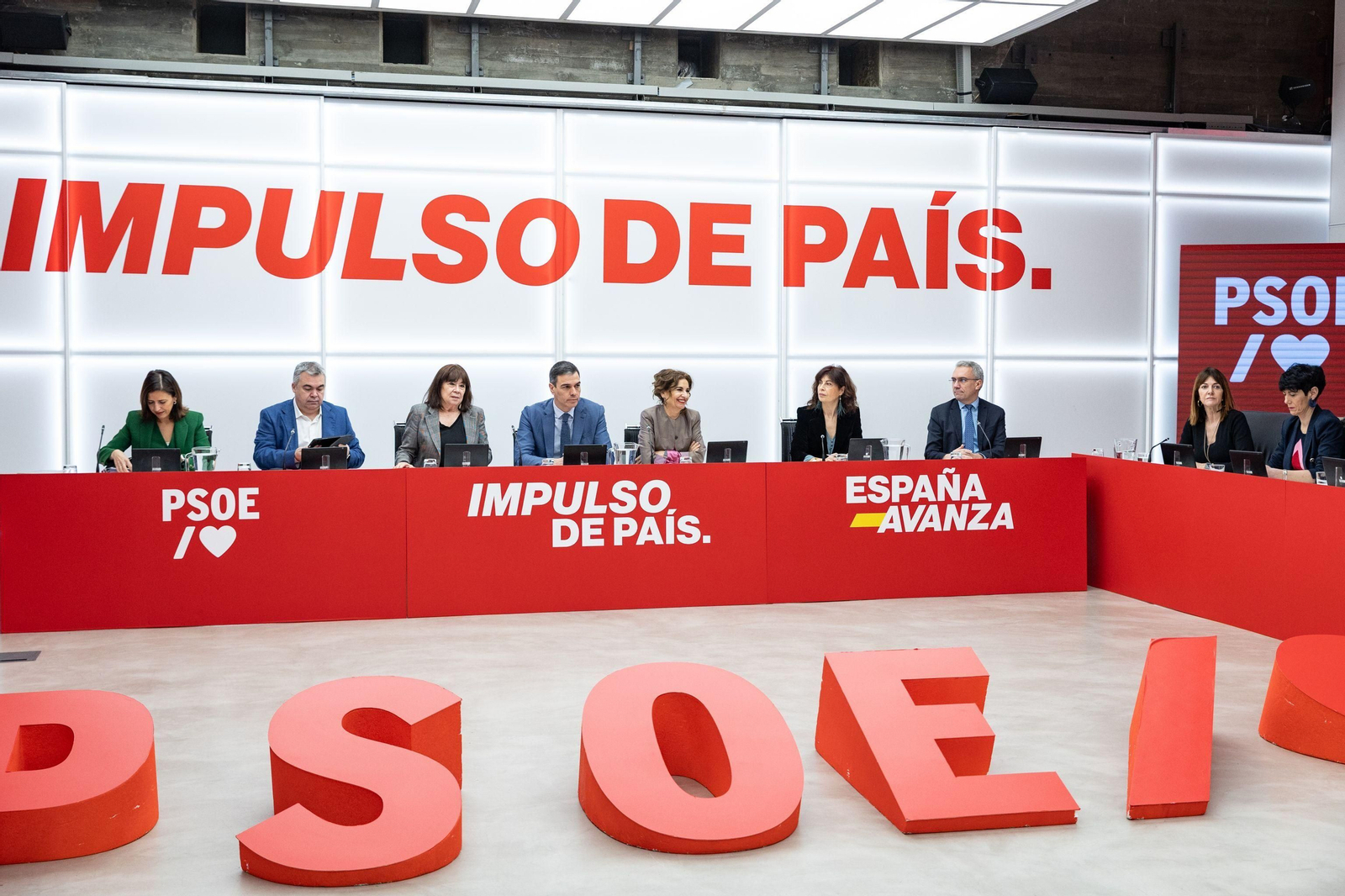 El secretario general del PSOE, Pedro Sánchez, en el centro, preside la reunión de la Ejecutiva Federal de su partido este lunes en Madrid.