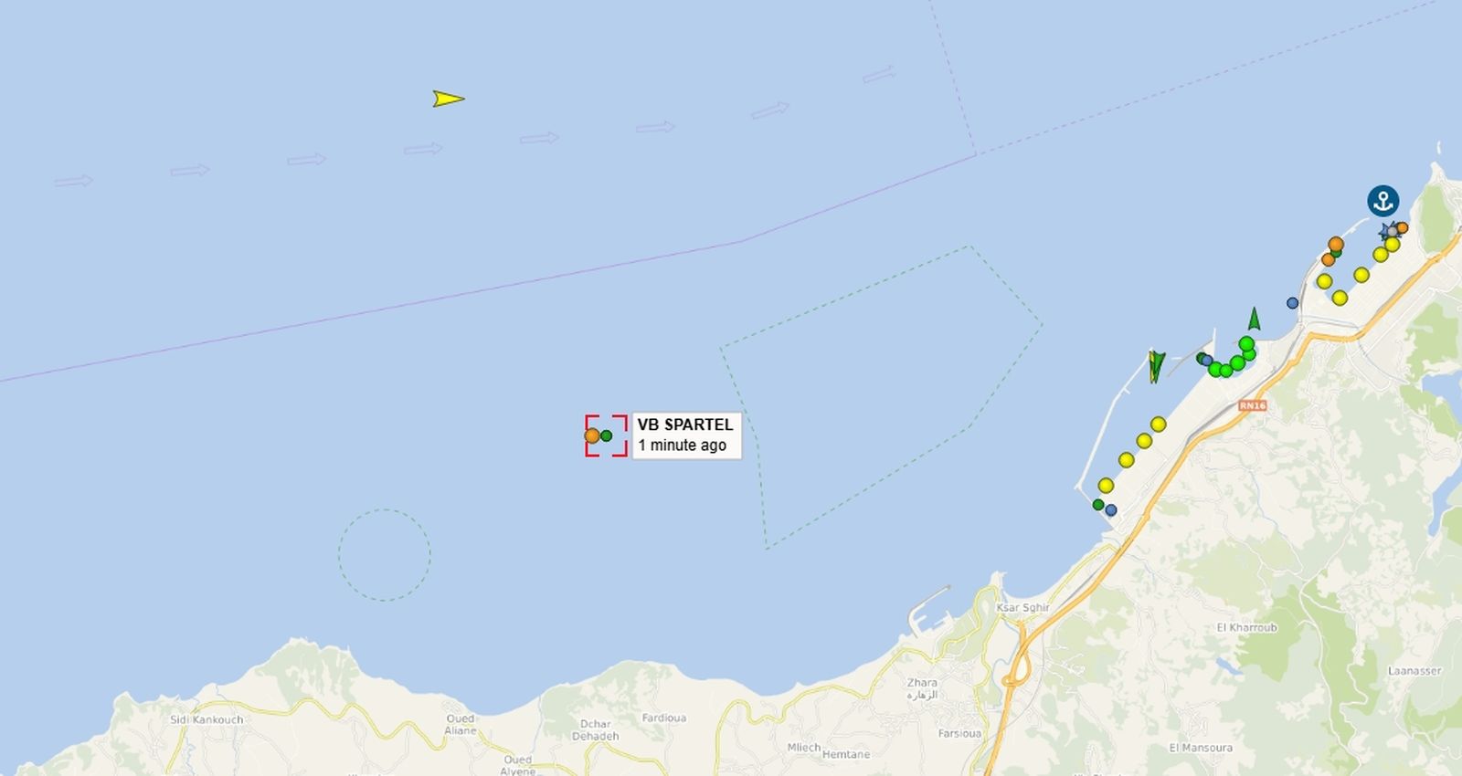 Situación del petrolero ruso y el remocaldor a mediodía de este viernes.