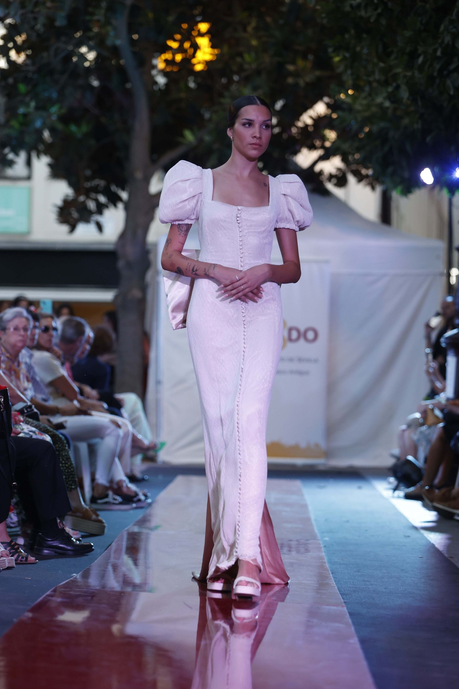 Las imágenes del Desfile de Jóvenes Diseñadores en la Plaza de la Magdalena