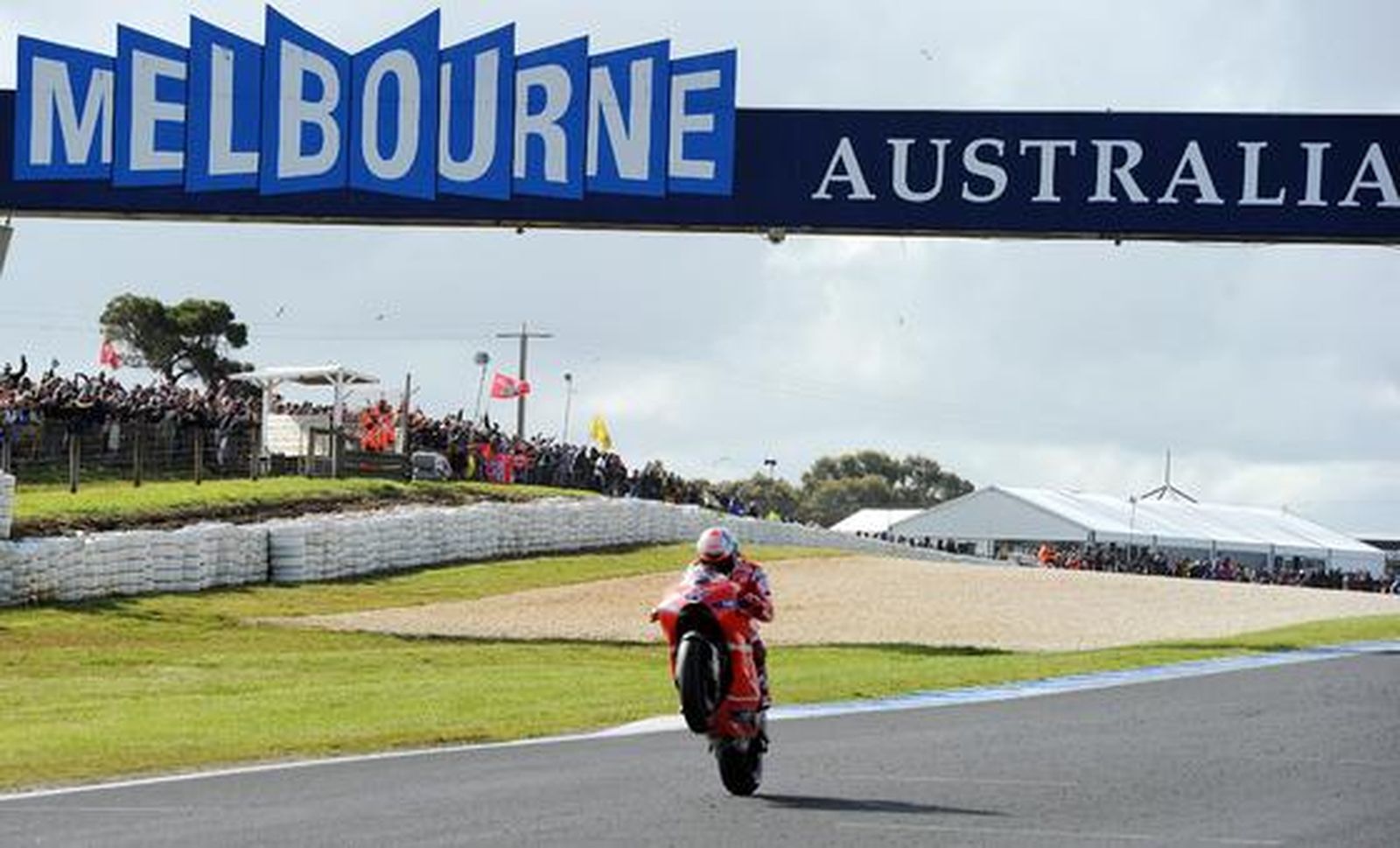 Stoner vuelve a imponer su ley en Australia y vence por delante de Lorenzo y Rossi.

Foto: EFE · AFP · Reuters