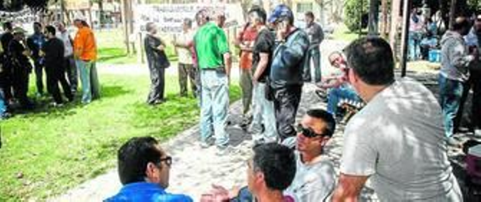 Concentración de los ex Delphi en la plaza Asdrúbal, el pasado abril.