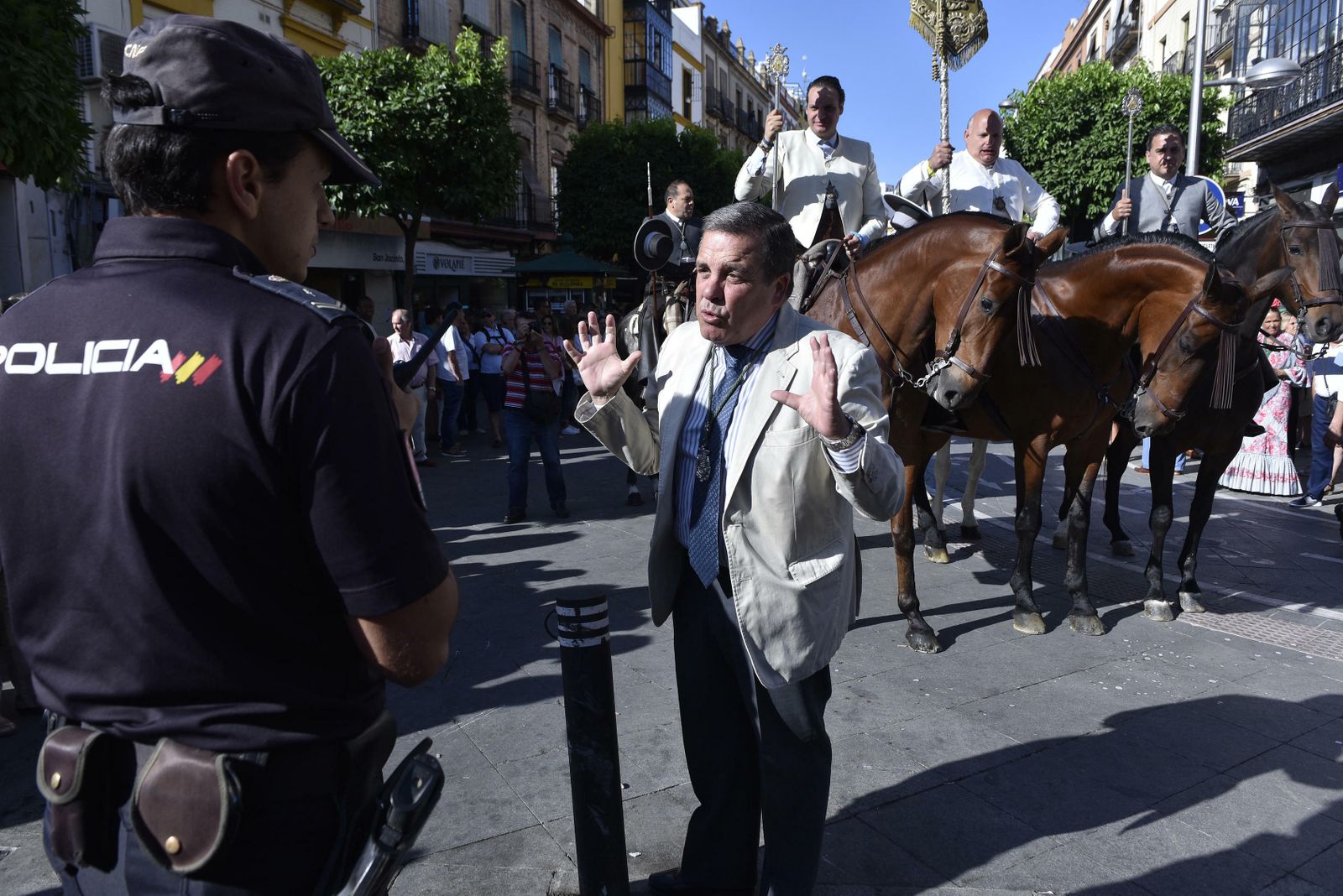La salida de la Hermandad del Rocío de Triana, en imágenes