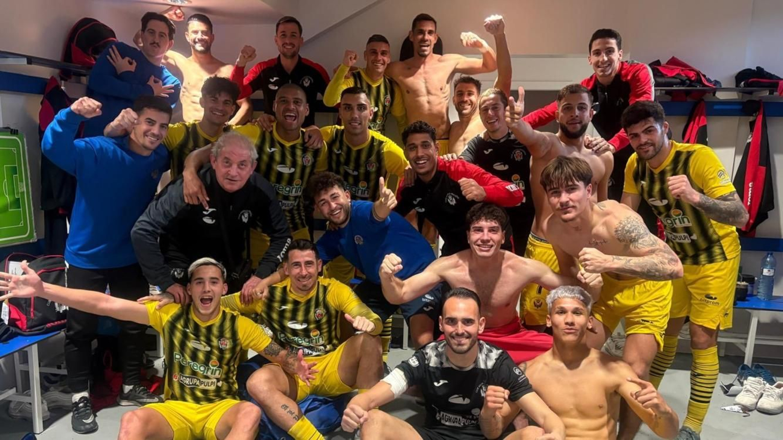 Los rojinegros celebran un nuevo triunfo liguero.