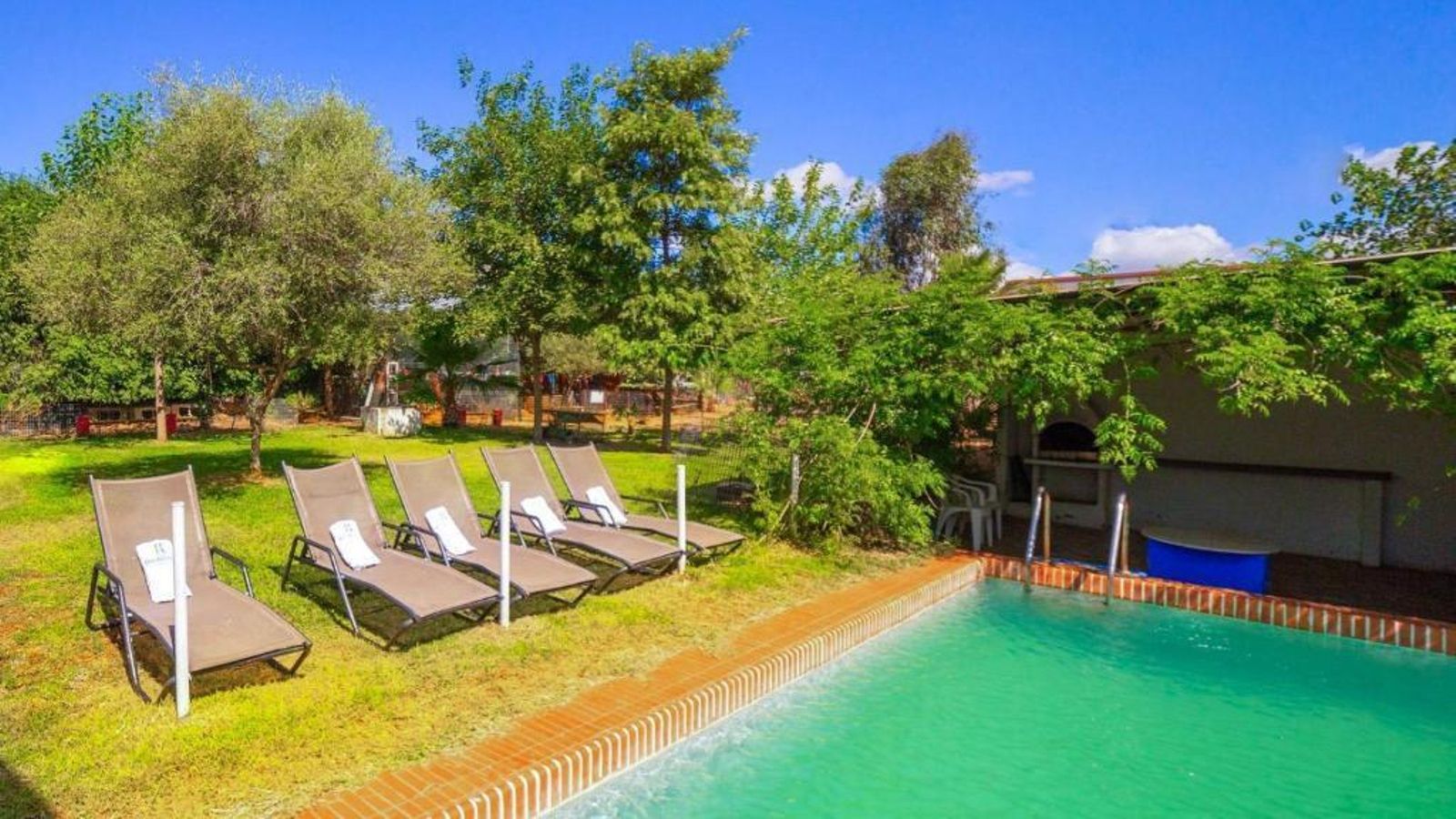 Piscina de la Finca Real de Niebla