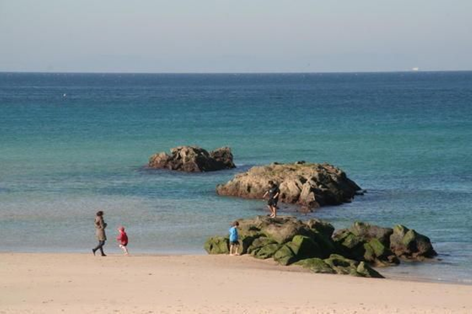 La marea histórica se vivió en las playas del Campo de Gibraltar con mucha espectación, sobre todo en la de Poniente de La Línea y El Rinconcillo de Algeciras./Fotos:Paco Guerrero/Shus Terán/J.M.Quiñones

Foto: Paco Guerrero/J.M.Q./Shus Teran/