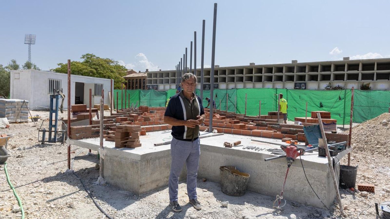 Antonio Losa en la ampliación del Cementerio Municipal de San Fernando.