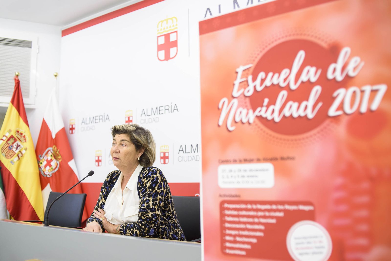 La concejal presentó la nueva edición de la Escuela de Navidad.