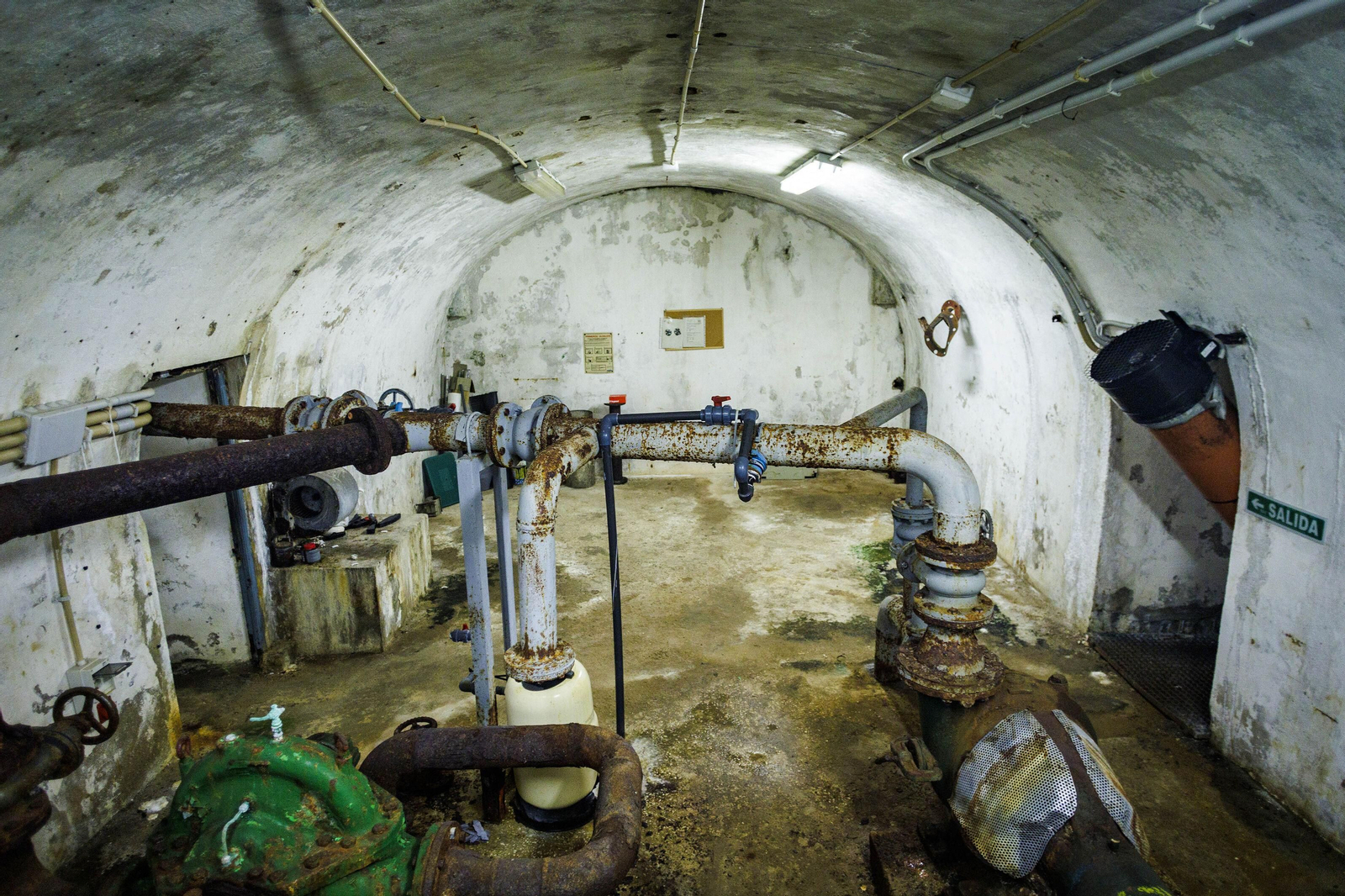 Imágenes inéditas bajo la fuente de la Puerta de Tierra de Cádiz