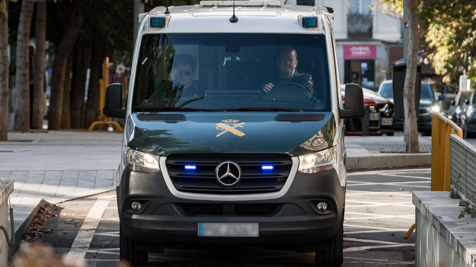 El furgón de la Guardia Civil con Yassine Kanjaa a su llegada a la Audiencia Nacional, este lunes.
