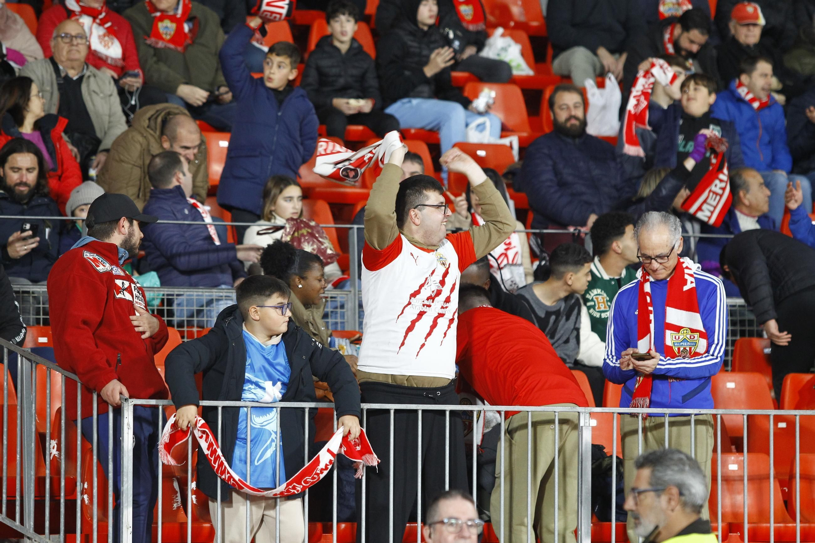 Búscate en las fotos de público del partido U.D. Almería-S.D. Huesca