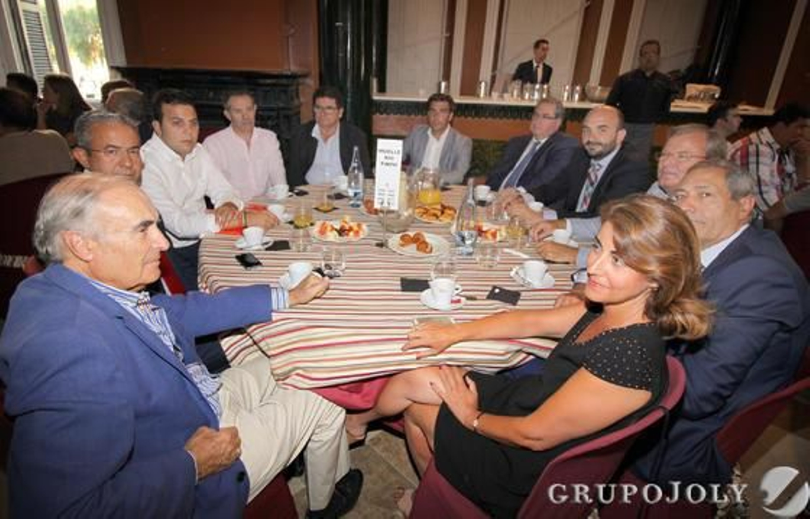 Fernando Borrego, director de Ferronol; Daniel Carrasco, Gestión Global Onubense; Rafael Domínguez, gerente Freshuelva; Antonio González, gerente Agrícola Antoluz; Gonzalo Leandro; Juan Miguel Márquez, gerente Grupo Agromolinillo; Iván Morón director general Grupo Agromolinillo; Dionisio Pérez, director MPE Prevención; José Prieto; Lorenzo Reyes, presidente Asociación Citricultores; Vicente Francisco Rodríguez; Augusto Romero, Fundación ONCE; José Ángel Sáinz. / Fotos: A. Domínguez y Canterla