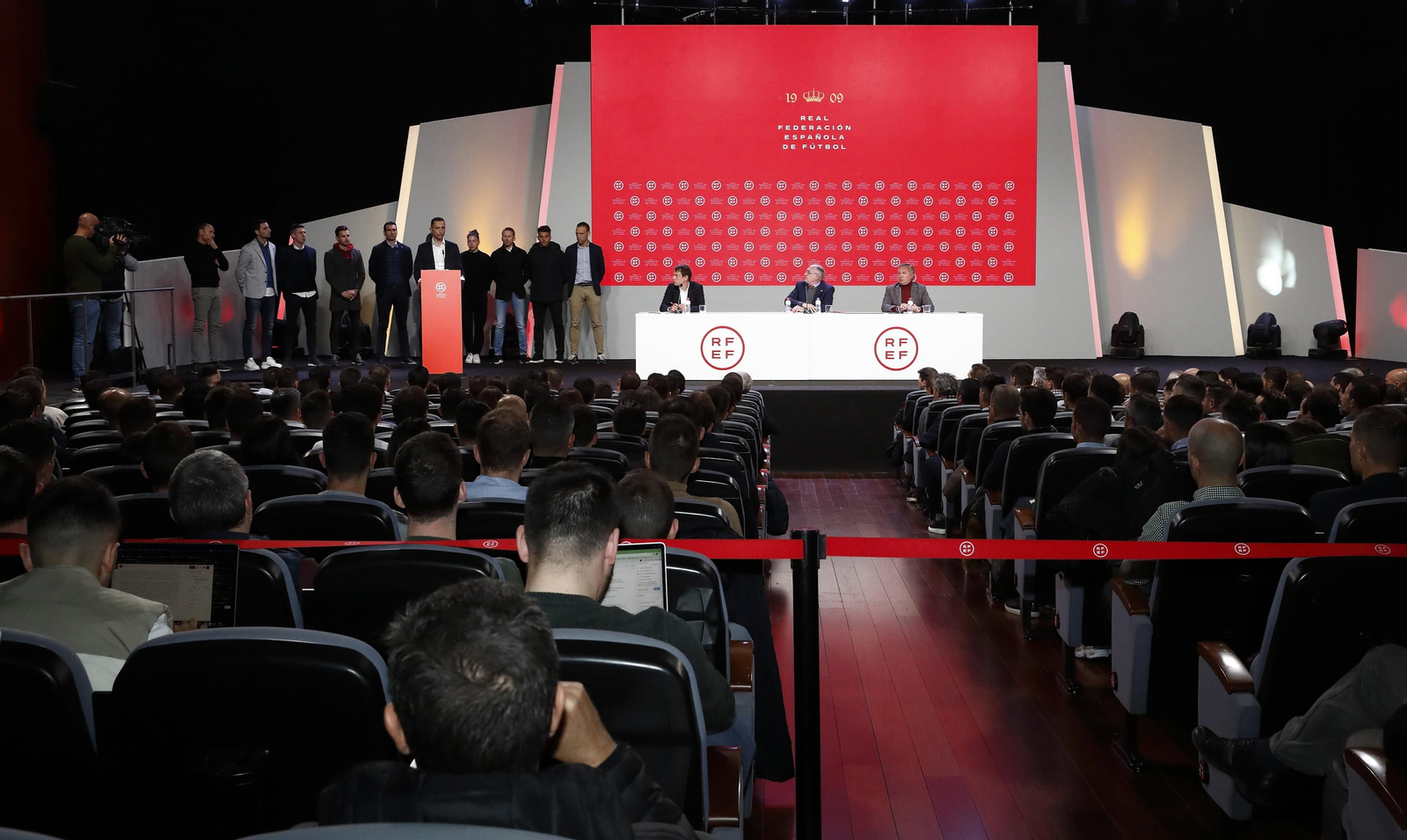 Las fotos de los árbitros del fútbol español