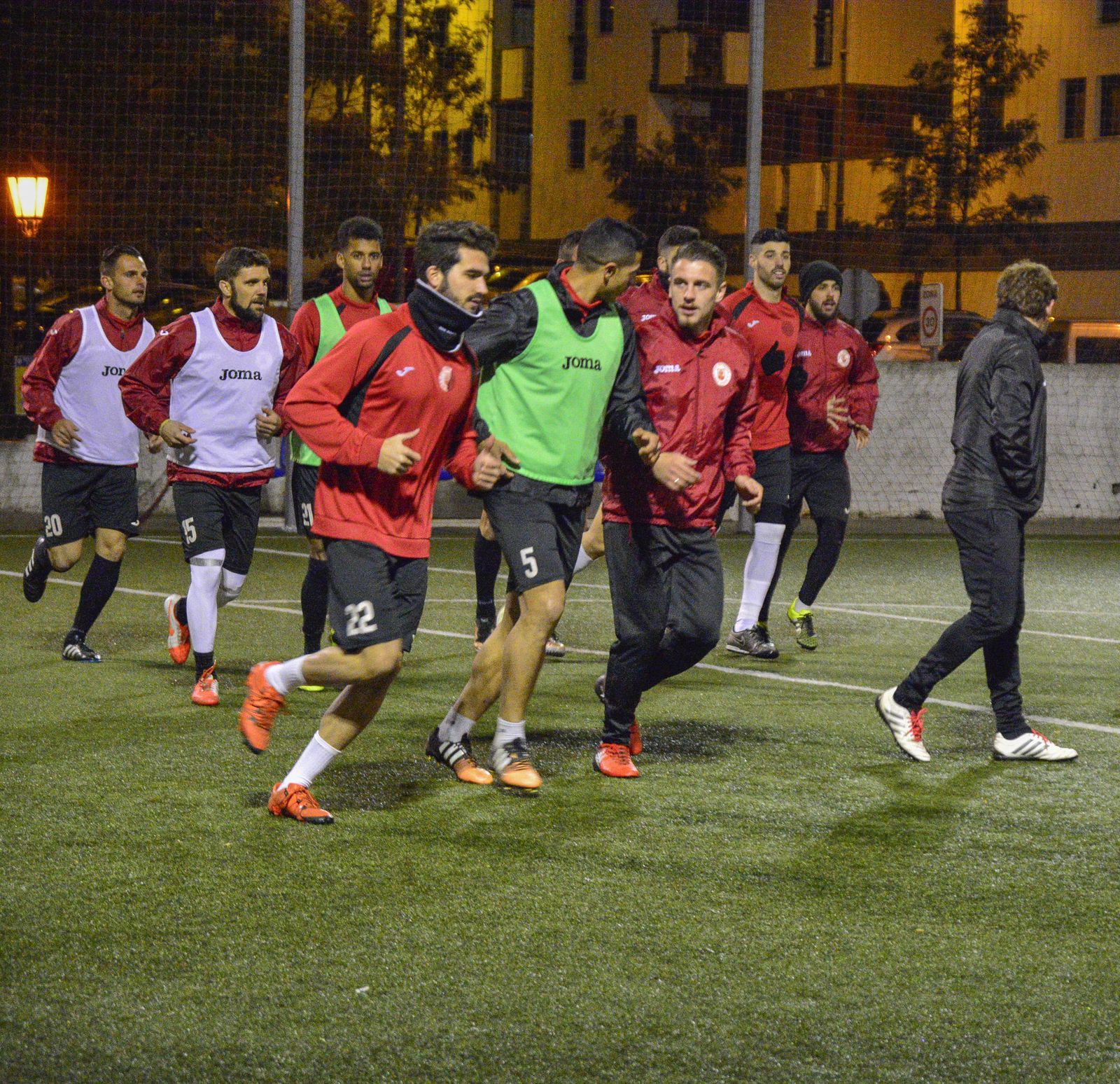 Ruesca, André y Cintas corren en primera fila.