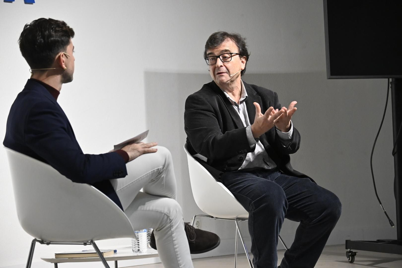 Imágenes del encuentro con el escritor Javier Cercas en Huelva