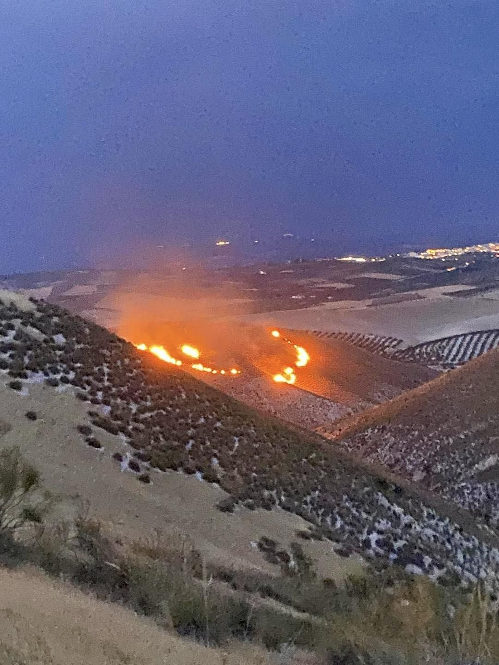 Así fue la lucha contra las llamas en Peal de Becerro