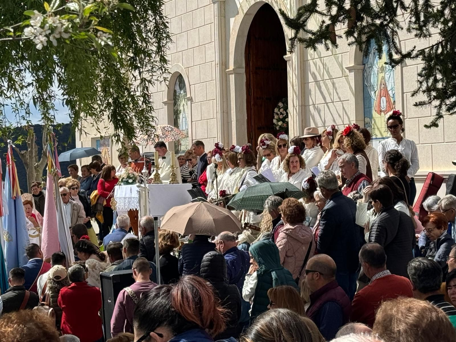 En imágenes: Los vecinos de Hoya del Salobral veneran  a su Virgen de la Cabeza