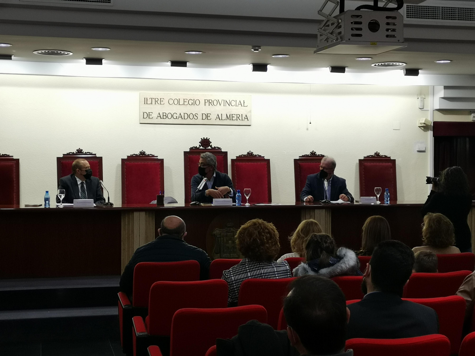 ‘El abogado adicto’ llega al salón de actos del Colegio de los letrados de Almería