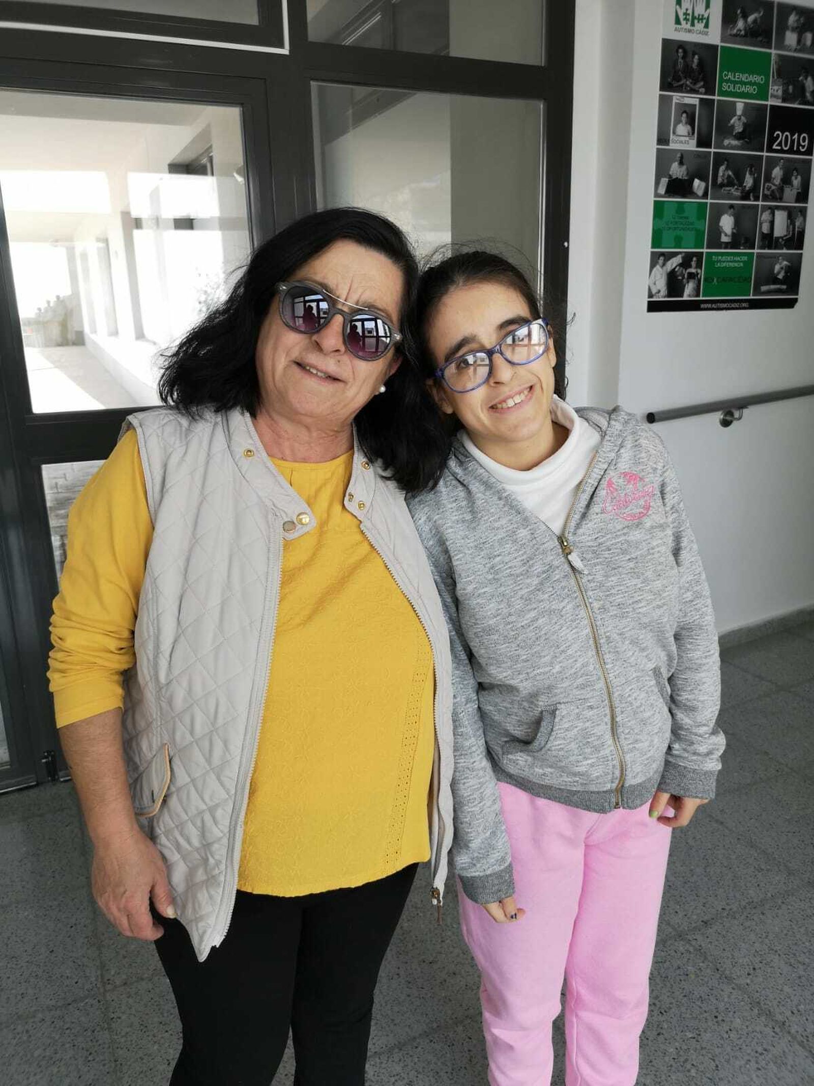 Josefa Mendoza con su hija Luisa.