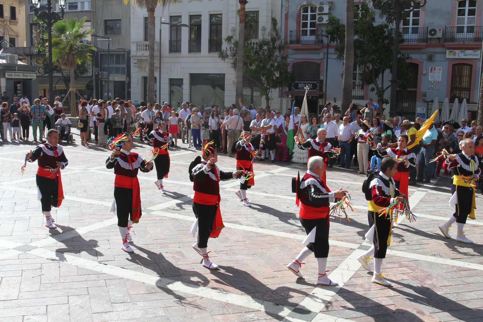 Imágenes del desfile Iberoamericano de bailes.
