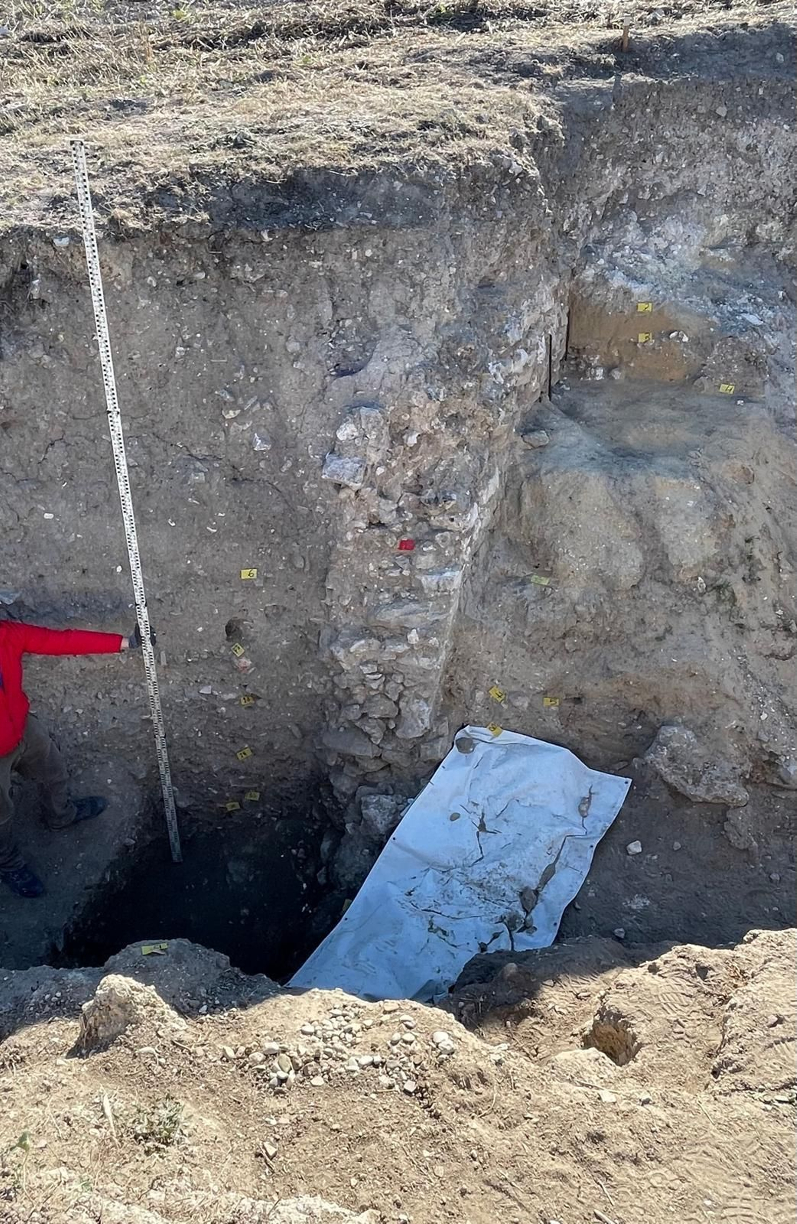 Imagen de los trabajos en un muro que se han tenido que paralizar.