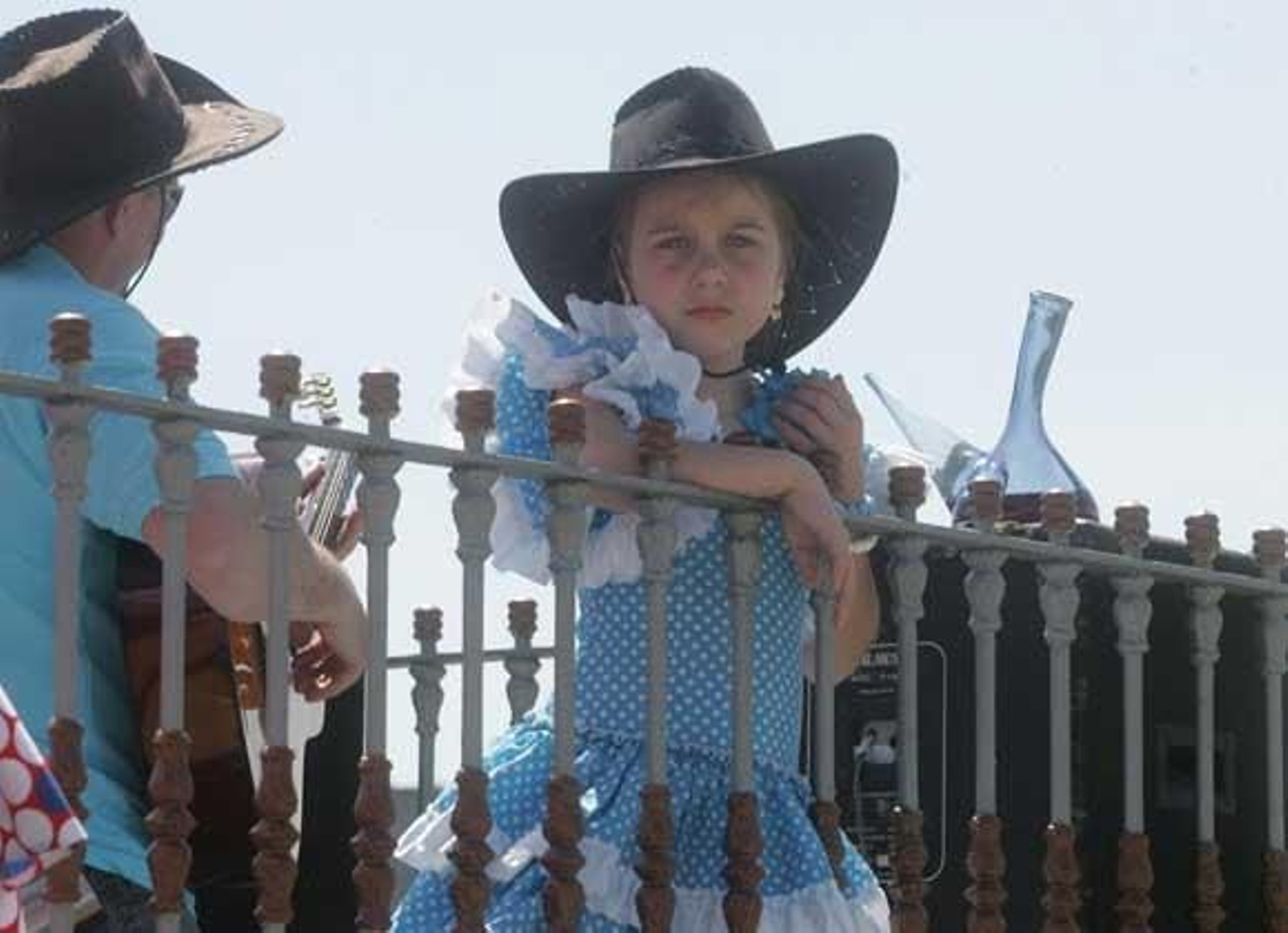 El almuerzo campestre marca la jornada en la Montera del Torero. La hermandad agradece la cada vez mayor afluencia de personas a la misa en honor al patrón./Fotos:José María Quiñones