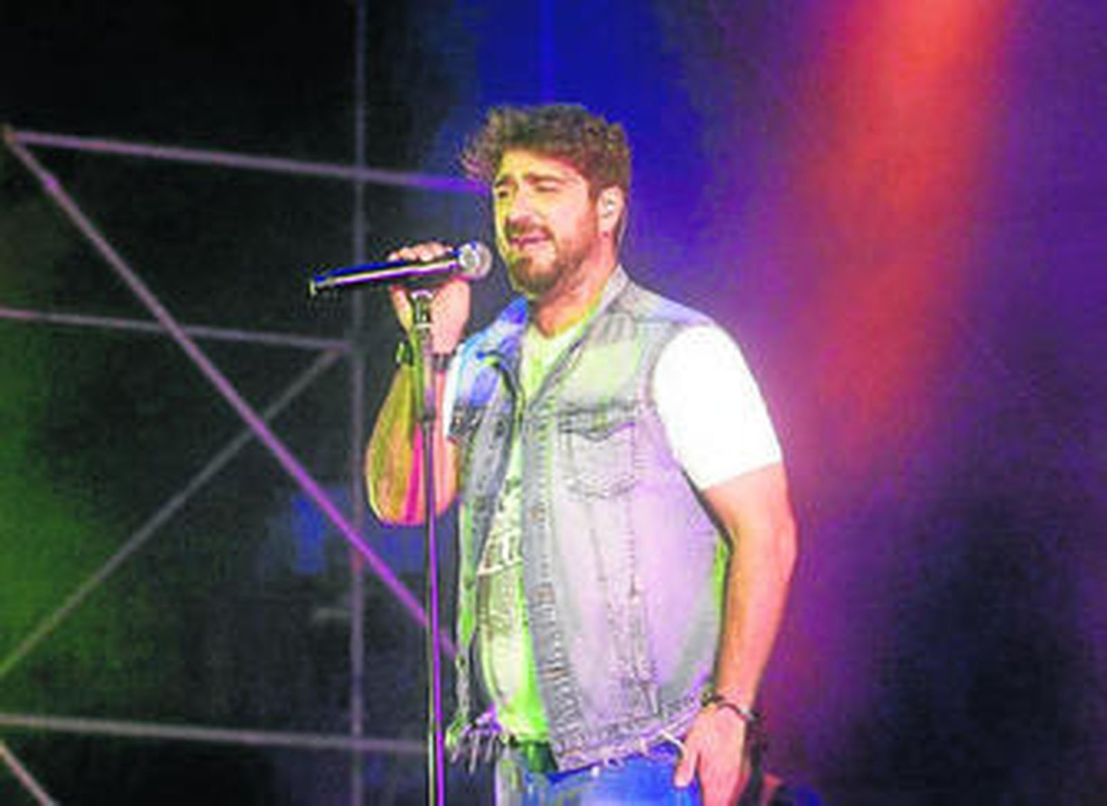 Antonio Orozco se mostró feliz de regresar a Roquetas con su última gira.