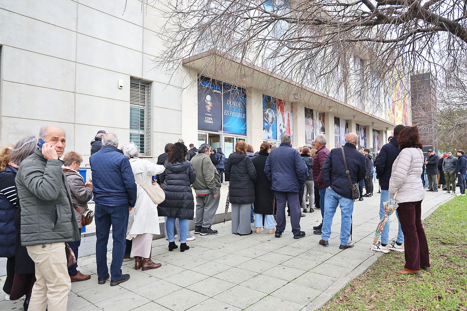 Fotografías del ambiente previo a la Misa funeral por las víctimas del accidente ferroviario