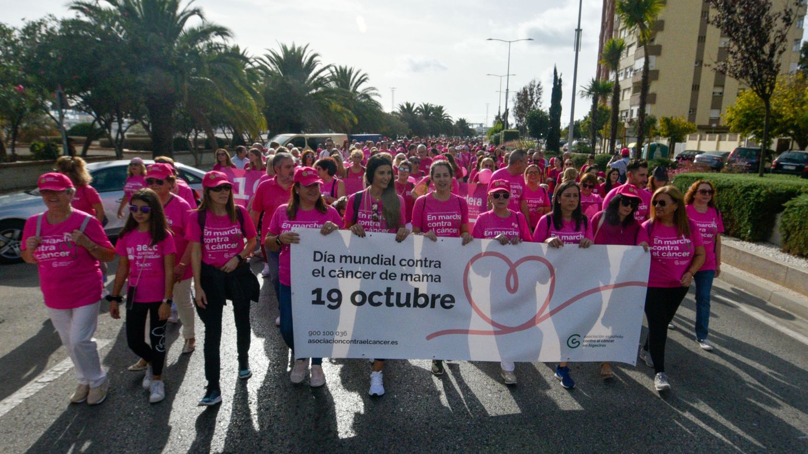 Las fotos de la Marcha contra el cáncer de mama en Algeciras