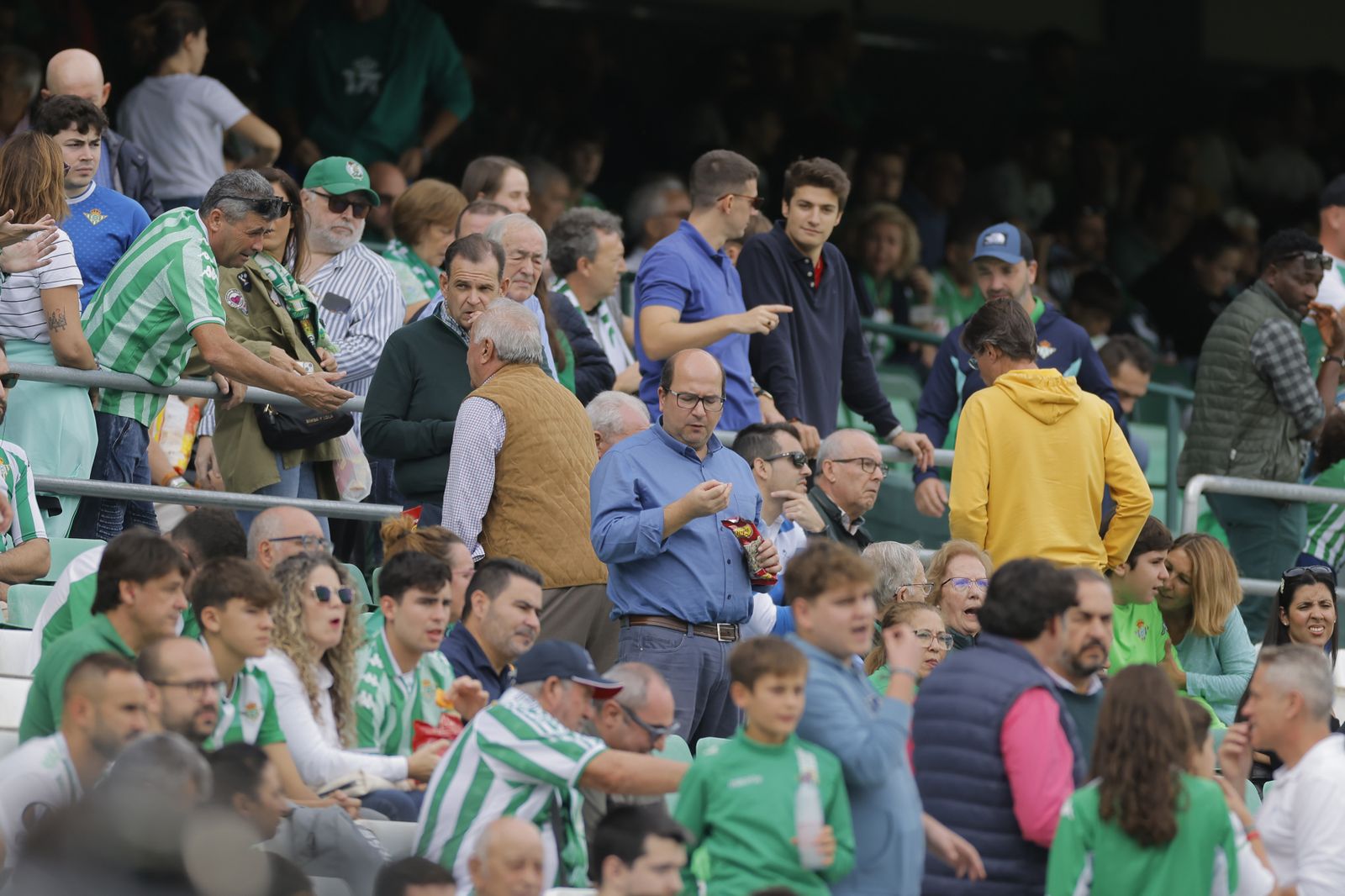 Búscate en las fotos del Betis-Osasuna