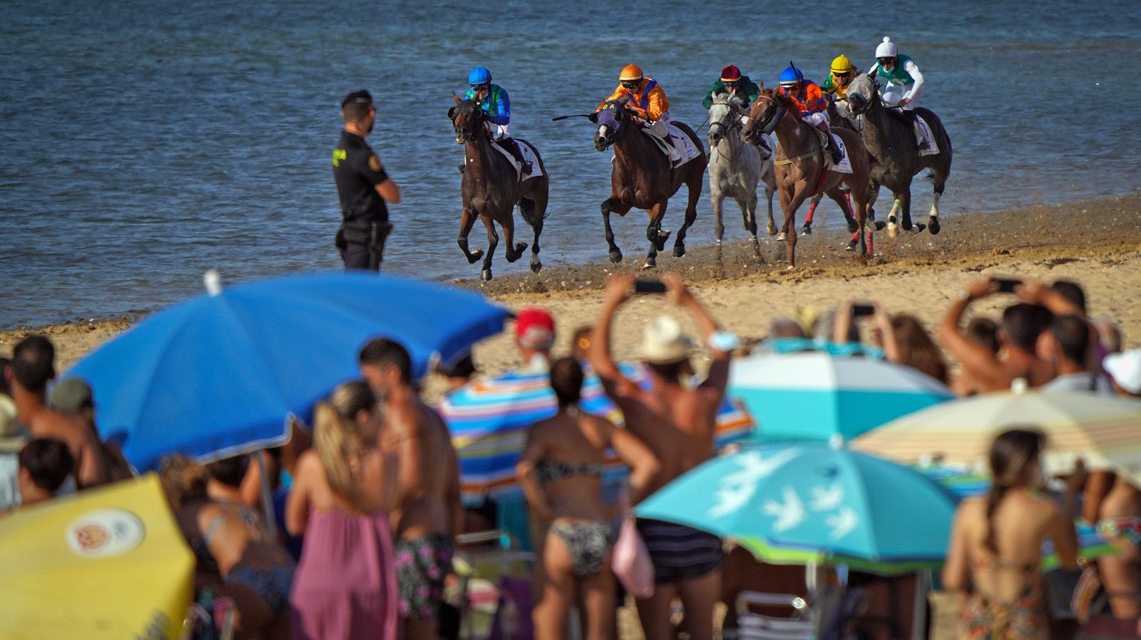 Gran ambiente en las carreras de caballos de Sanlúcar