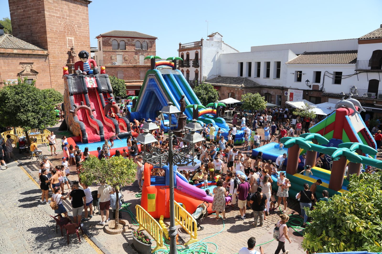 La suelta de la Diablilla en Montoro y sus tirones de pelo, en imágenes