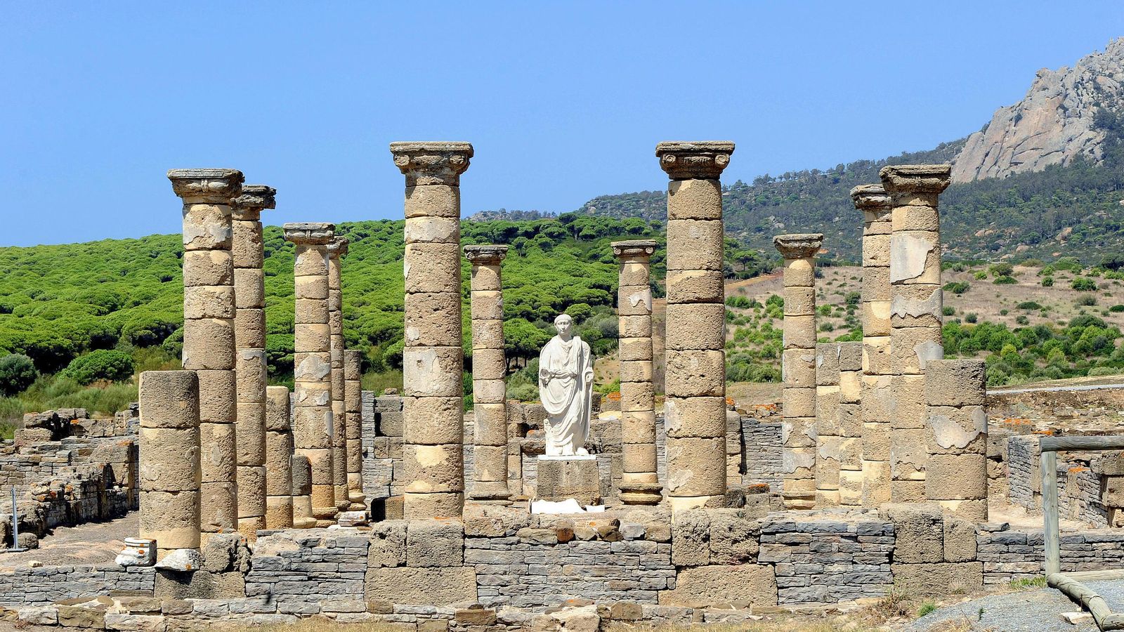 Copia de Trajano, rodeada de columnas. Foto: José R. Pizarro.