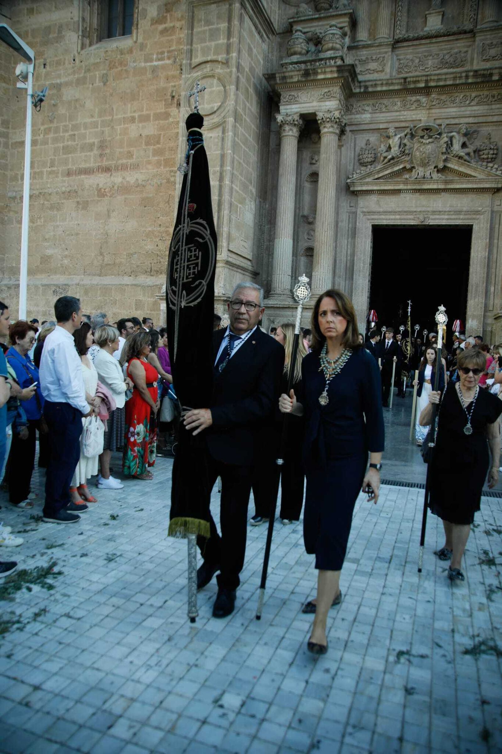Imágenes de la procesión del Corpus Christi en Almería: así han sido la misa y la posterior marcha por la capital