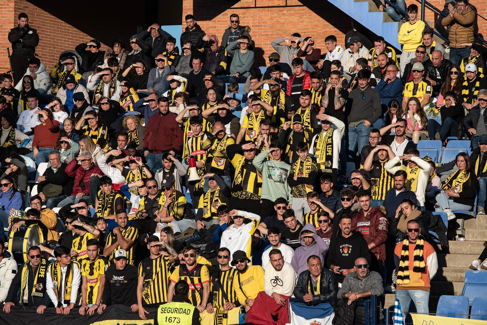 Imágenes de la afición en el Recreativo - San Roque
