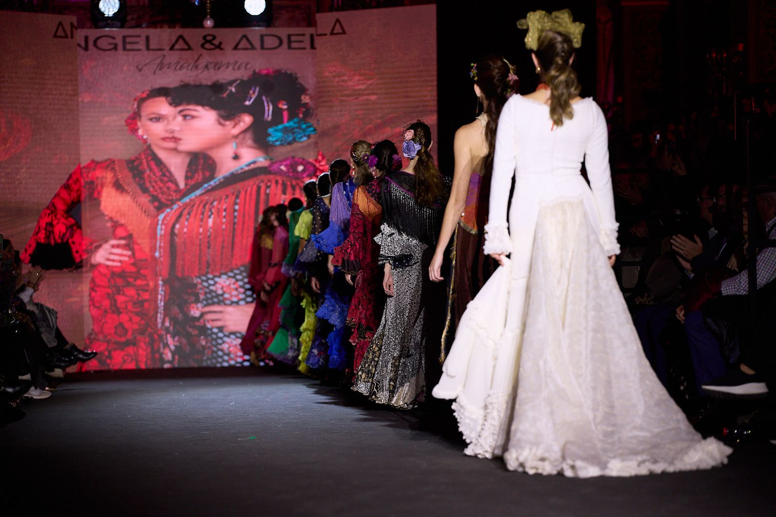 El desfile de Ángela & Adela en We Love Flamenco 2026, todas las fotos