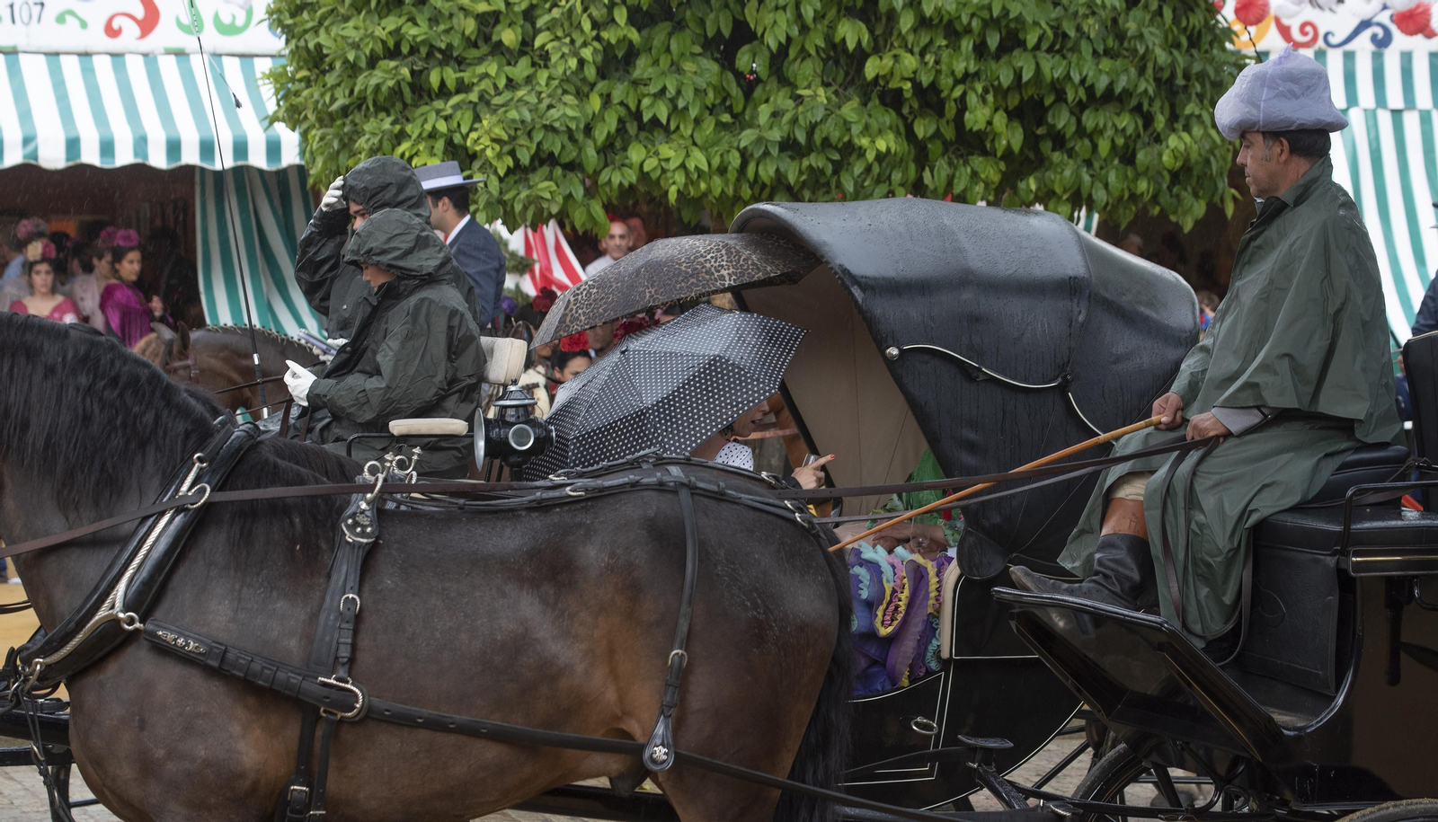 Sol y lluvia en el lunes de Feria