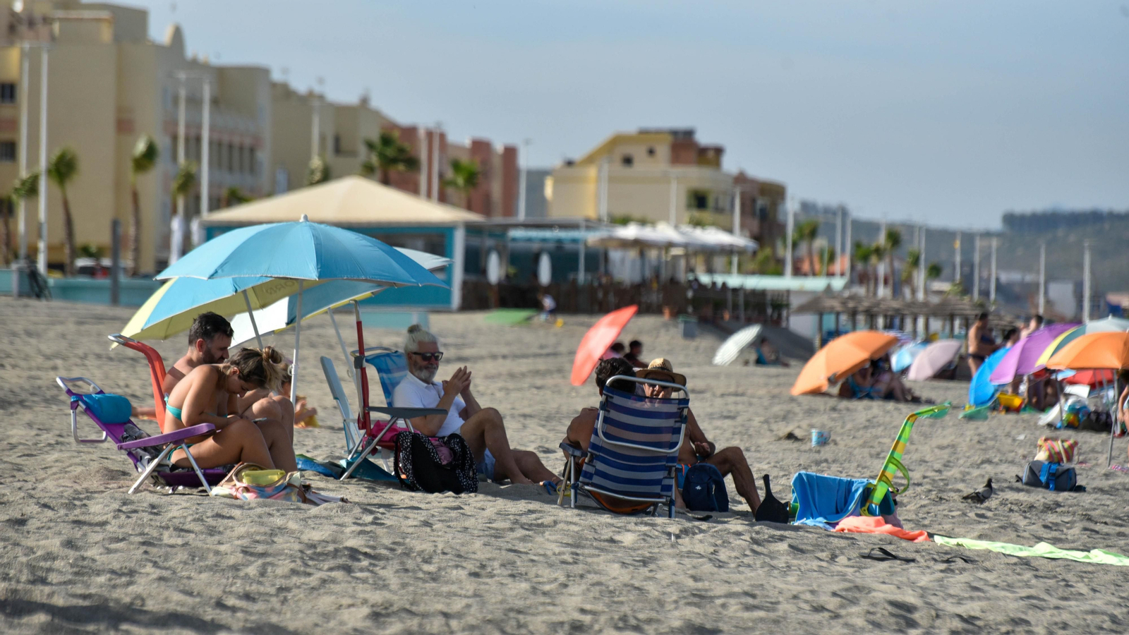 Las fotos de una tarde de sol y playa en La Línea