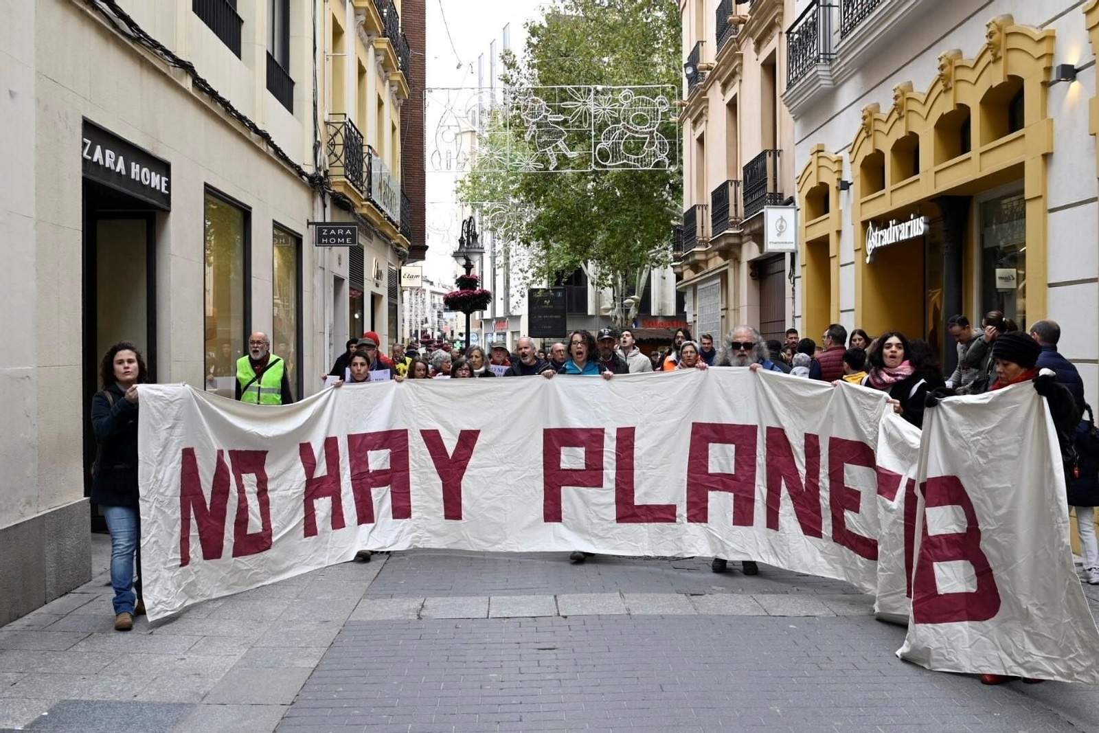 La manifestación en Córdoba contra la Cumbre del Clima, en imágenes La manifestación en Córdoba contra la Cumbre del Clima, en imágenes